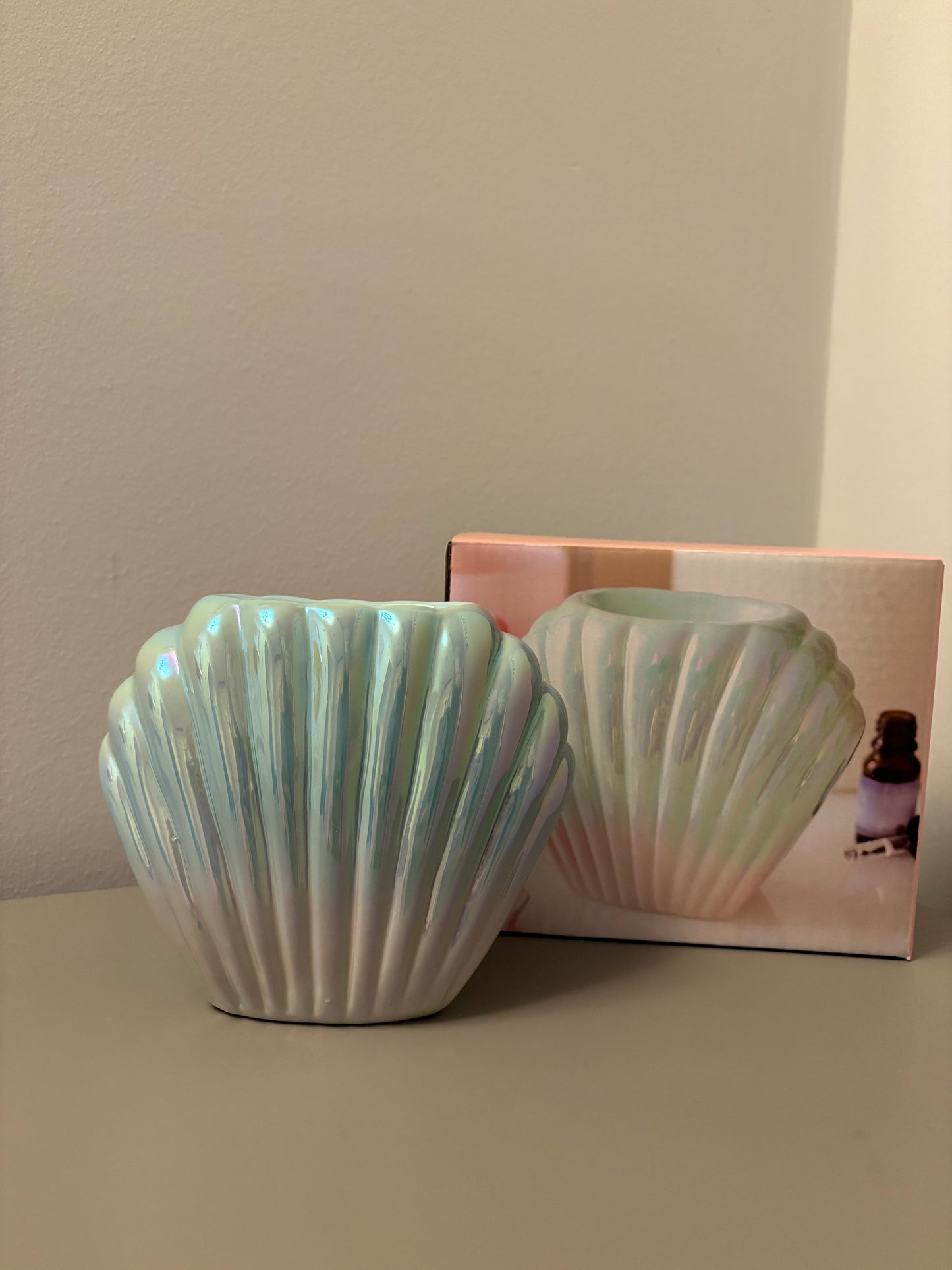 Iridescent shell wax burner